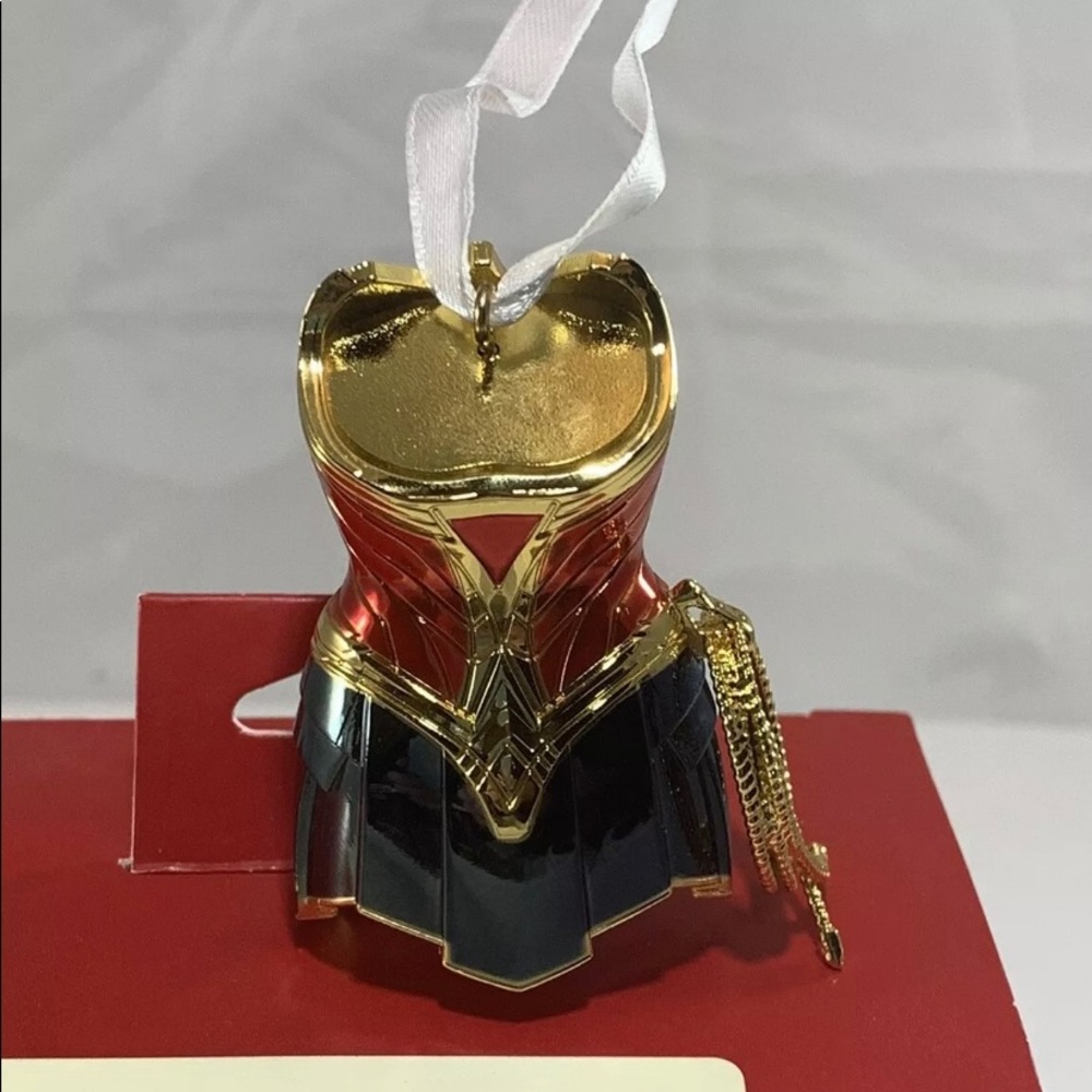 Hallmark Christmas DC Comics WW84 ornament 2020 - Picture 6 of 10